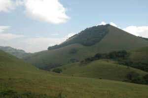 Chyulu Hills National Park, Chyulu hills national Park kenya, Chyulu Hills lodge, Chyulu Hills Caves, Chyulu hills national park map.national parks in Kenya, top 10 national parks in kenya, wildlife parks in kenya, national parks in east africa, top national parks in kenya 