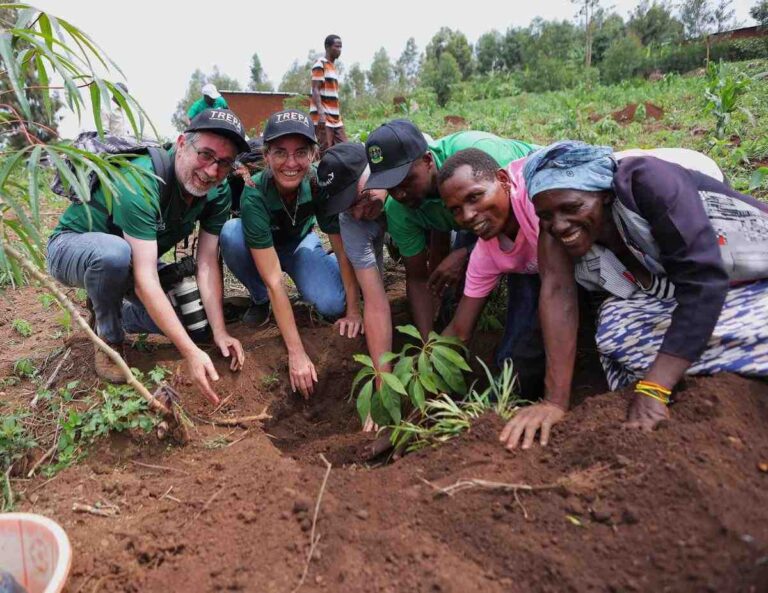 Exclusive Cultural Experience of Umuganda, Luxury Tour to Umuganda Rwanda, Private guide to Umuganda Community, Tour to Umuganda Kigali, Meaningful Engagement with Umuganda Community Work